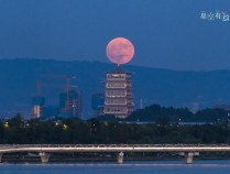 超级月亮16日凌晨现身夜空 年度最后一次