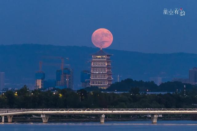 超级月亮16日凌晨现身夜空